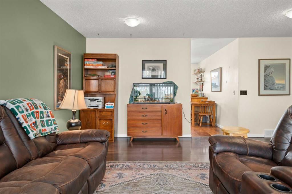 75 Bedford Drive NE, Calgary — photo 5 of 26