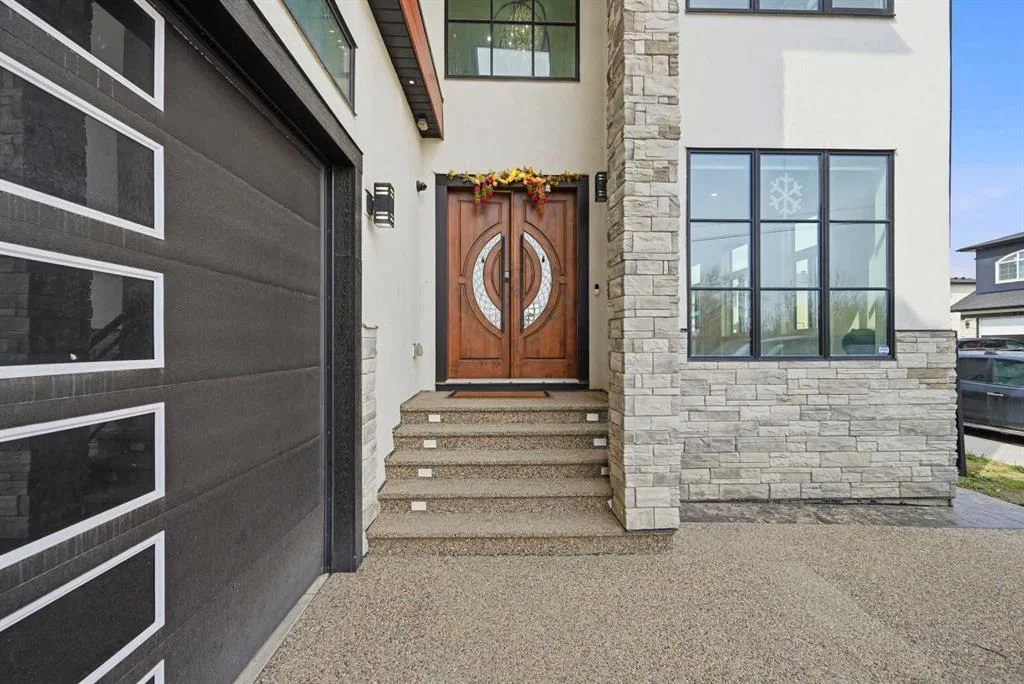 4942 84 Avenue NE, Calgary — photo 3 of 50