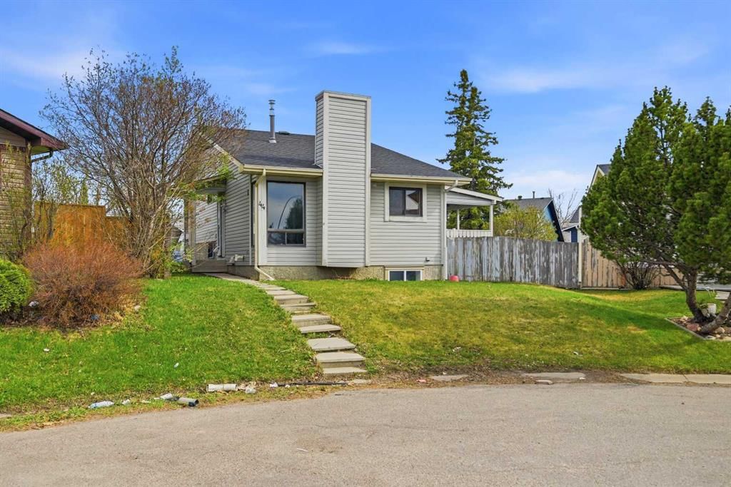 44 Castleridge Close NE, Calgary — main listing photo