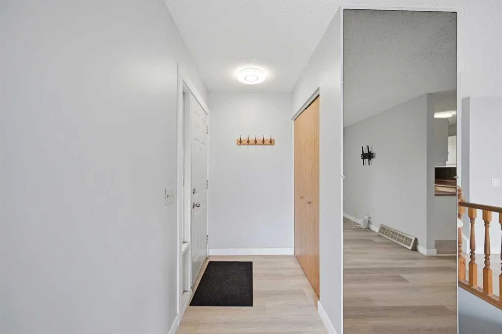 44 Castleridge Close NE, Calgary — photo 4 of 40