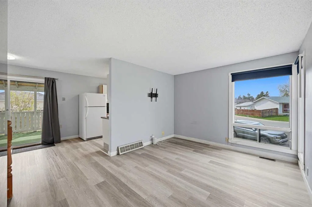 44 Castleridge Close NE, Calgary — photo 5 of 40