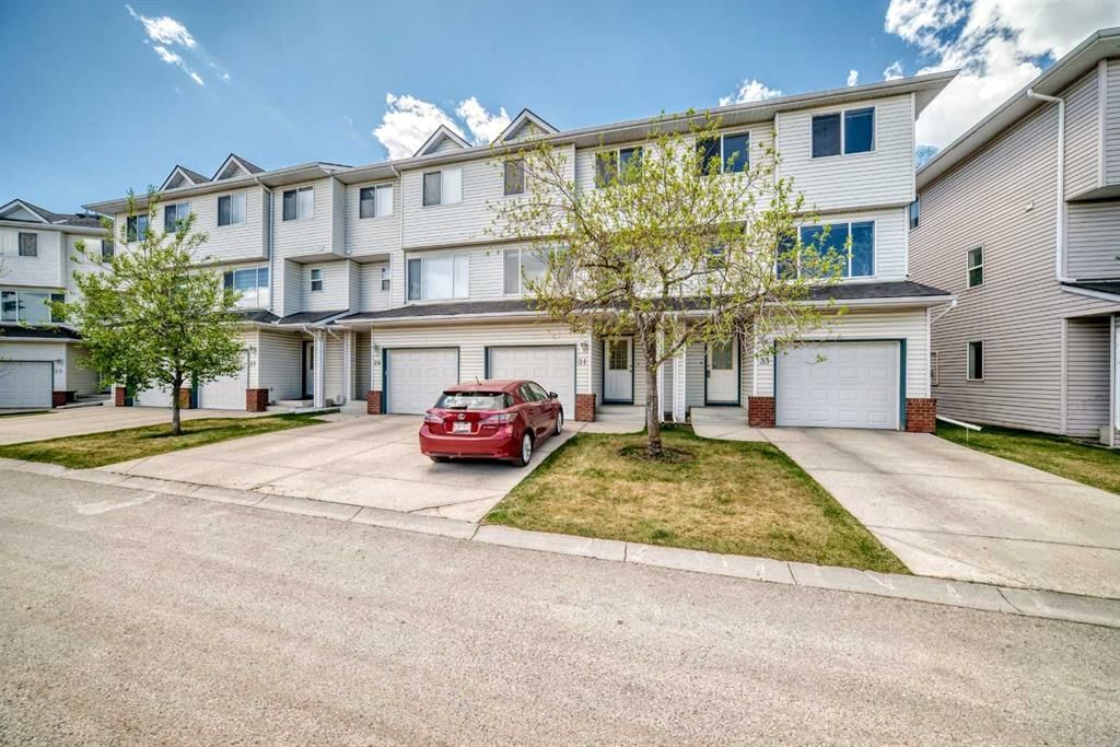 31 Harvest Oak Circle NE, Calgary — main listing photo