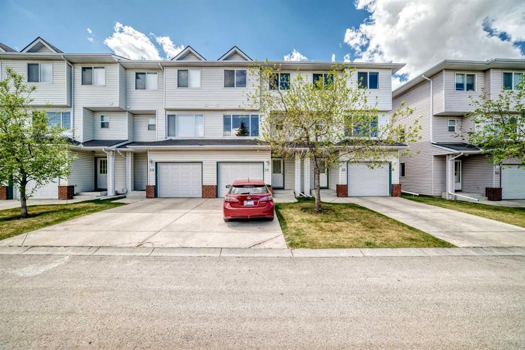 31 Harvest Oak Circle NE, Calgary — photo 2 of 50