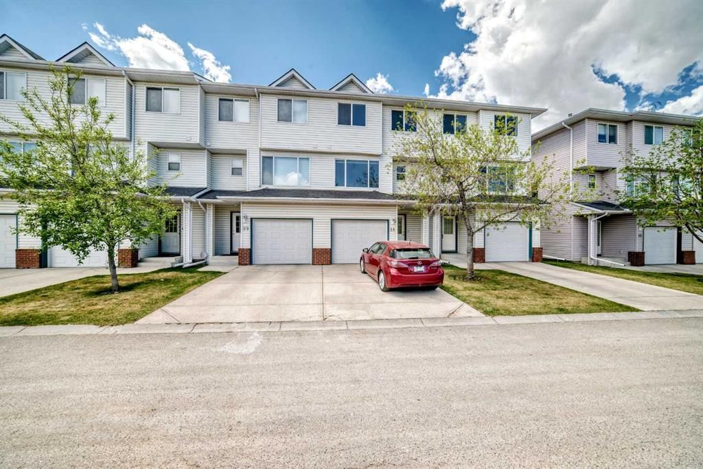 31 Harvest Oak Circle NE, Calgary — photo 3 of 50
