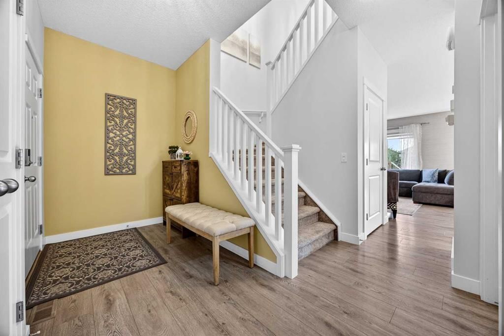 68 Nolancrest Circle NW, Calgary — photo 2 of 41
