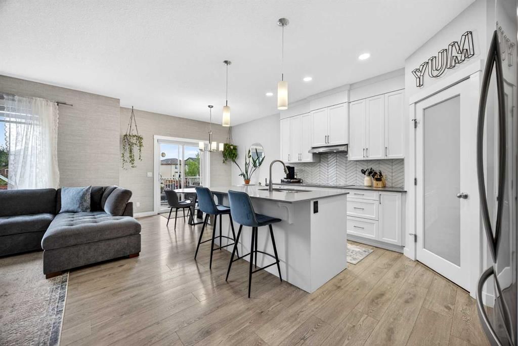 68 Nolancrest Circle NW, Calgary — photo 3 of 41