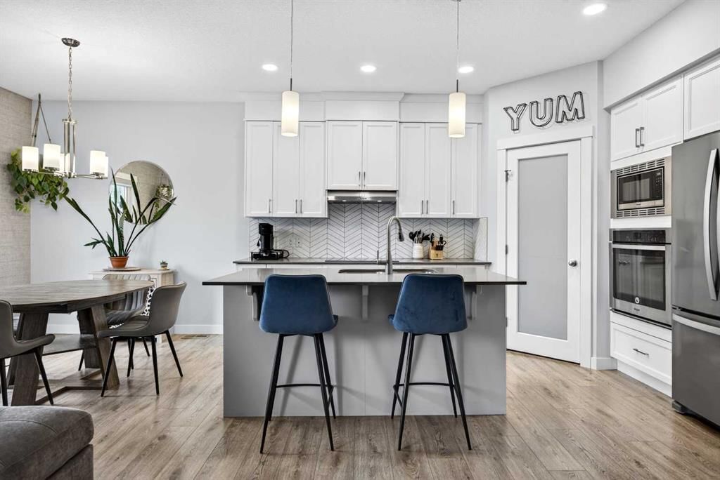 68 Nolancrest Circle NW, Calgary — photo 4 of 41