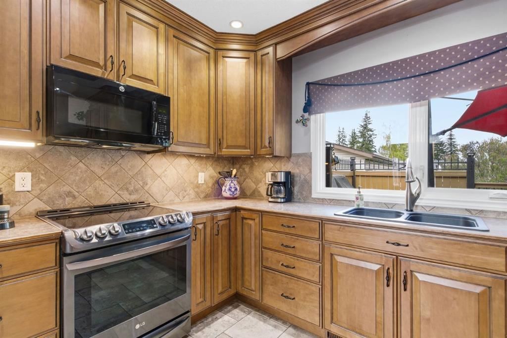 5012 Valiant Drive NW, Calgary — photo 5 of 46