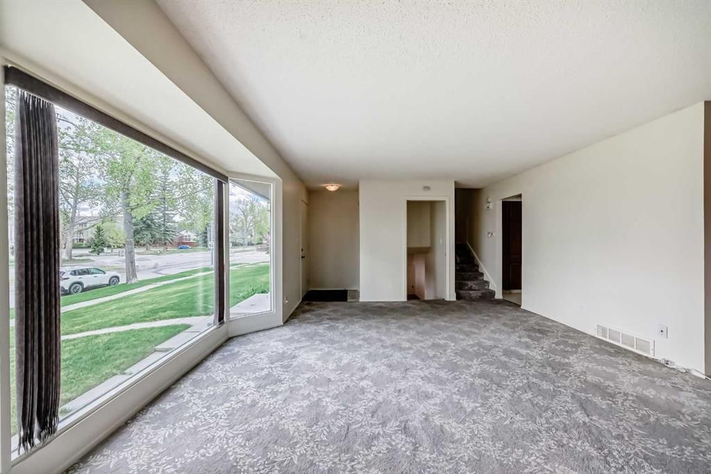 14527 Parkland Boulevard SE, Calgary — photo 4 of 36