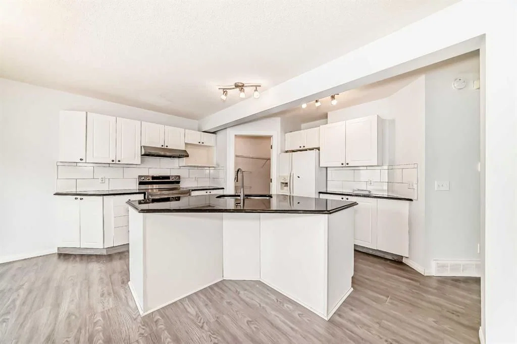 13 Harvest Park Place NE, Calgary — photo 3 of 40