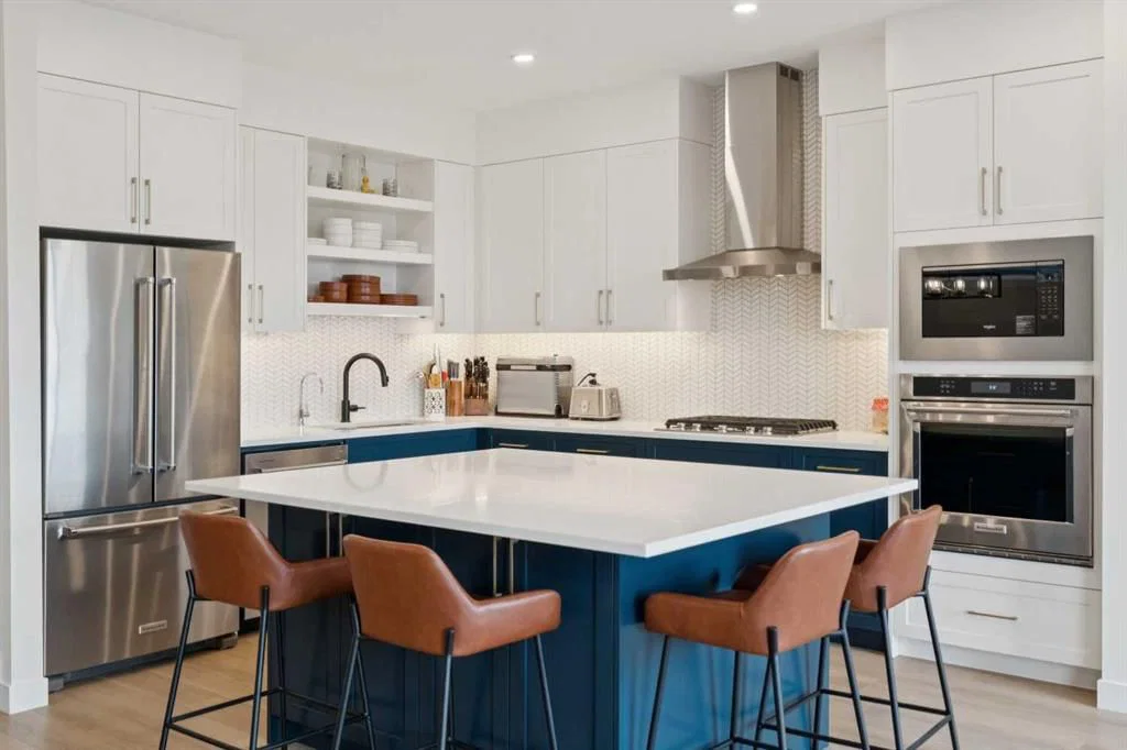 195 Greenwich Drive NW, Calgary — main listing photo