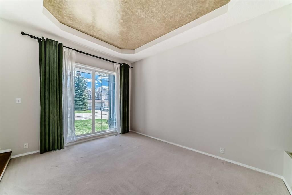 68 Scenic View Close NW, Calgary — photo 4 of 48
