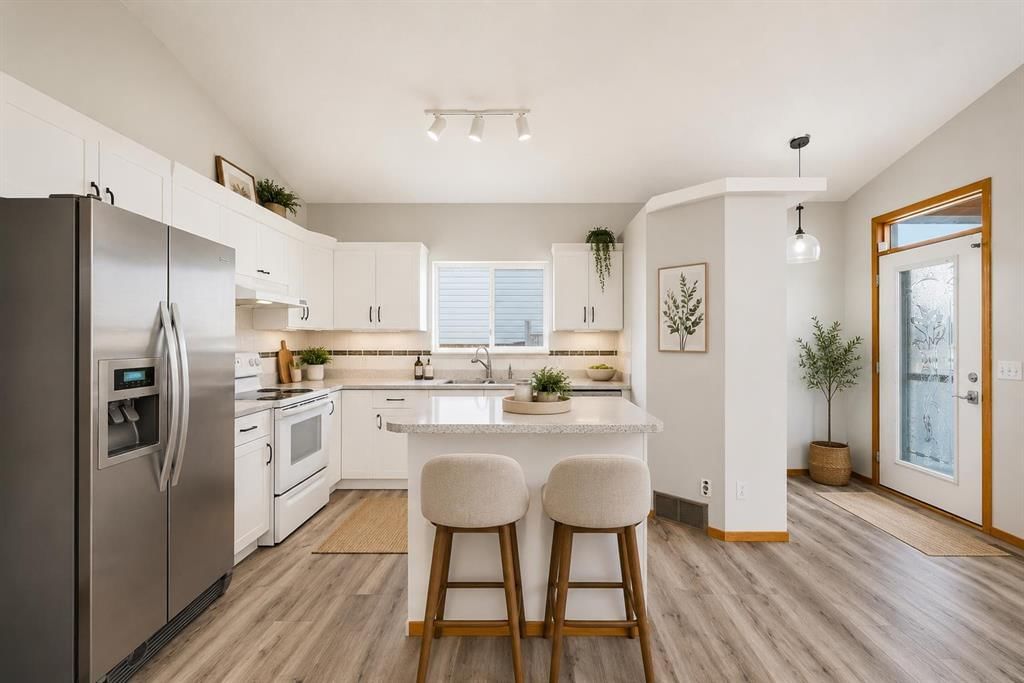 3710 Catalina Boulevard NE, Calgary — photo 2 of 48