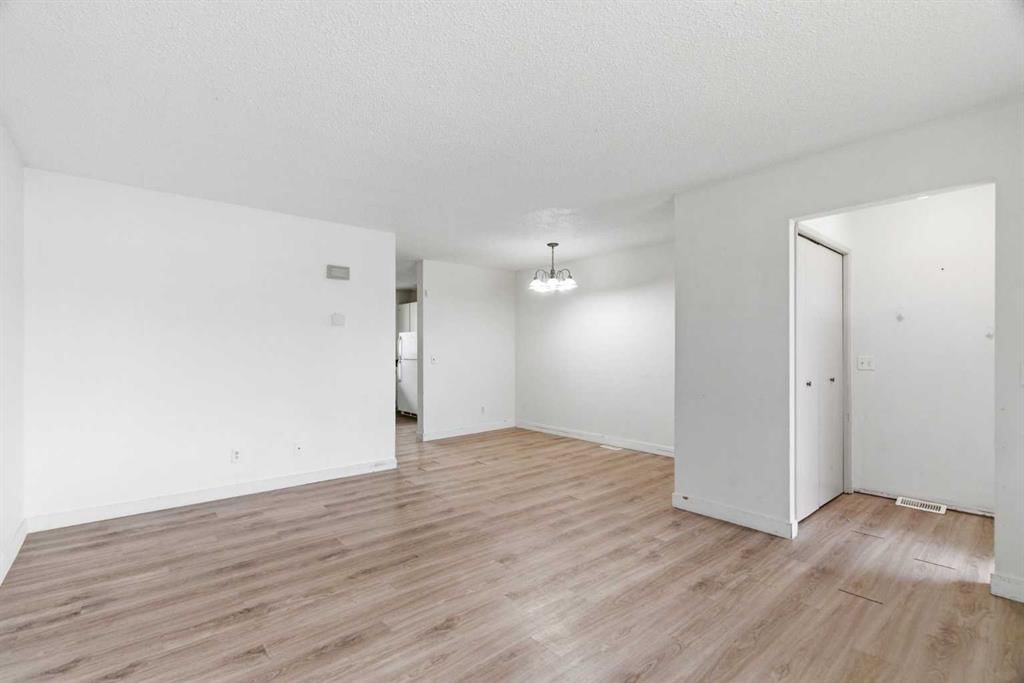 804 Madeira Drive NE, Calgary — photo 3 of 14