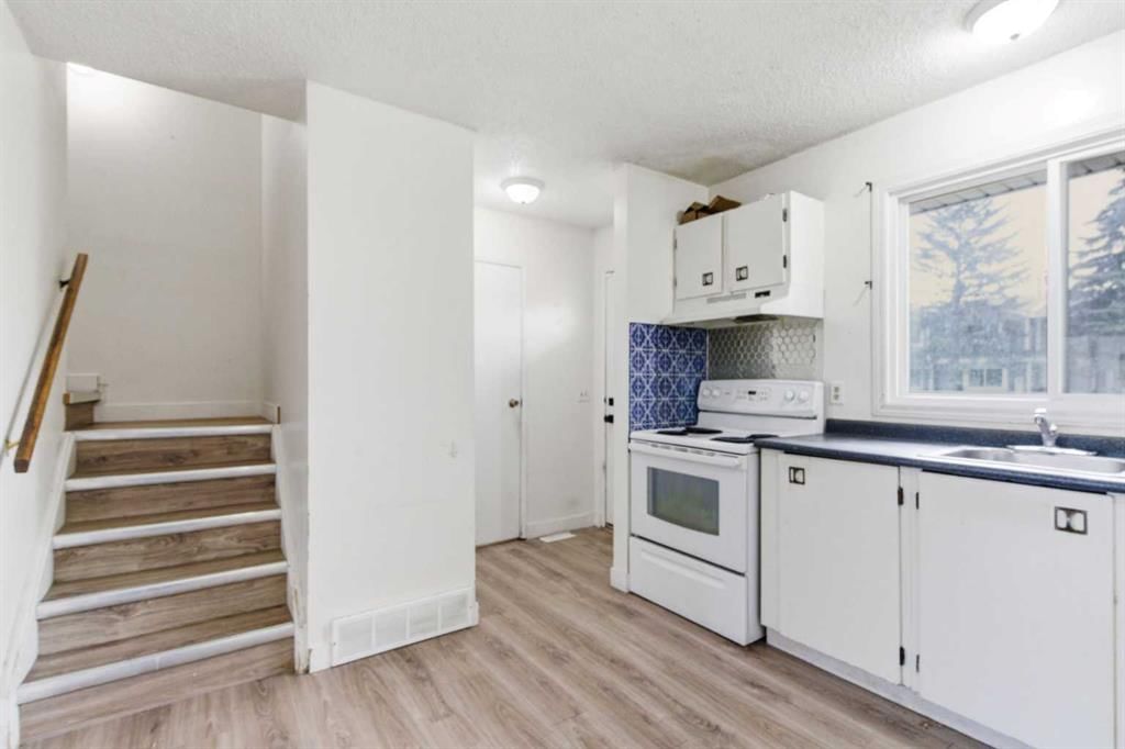 804 Madeira Drive NE, Calgary — photo 5 of 14