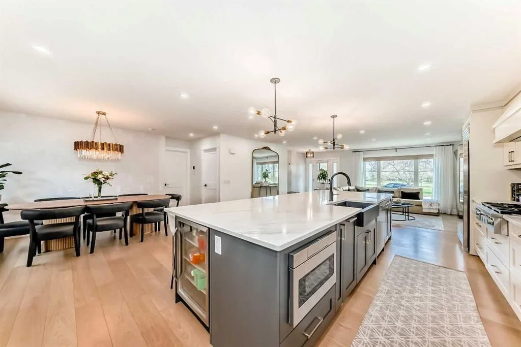19 Mackay Drive SW, Calgary — photo 4 of 50