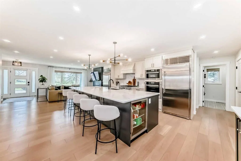 19 Mackay Drive SW, Calgary — photo 5 of 50