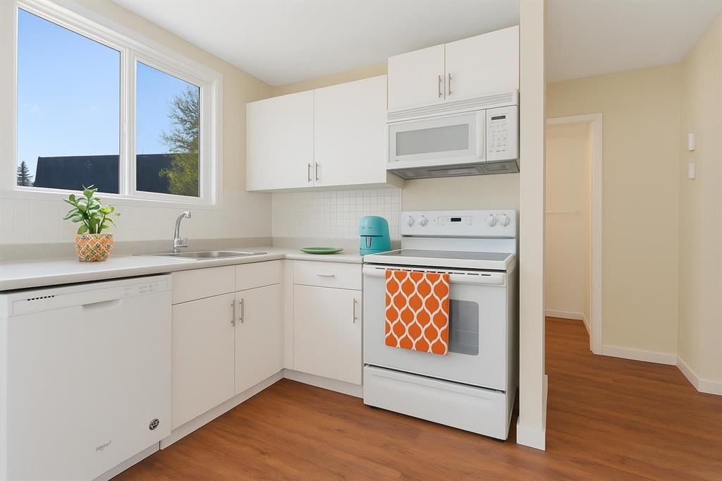 32, 80 Galbraith Drive SW, Calgary — photo 3 of 37