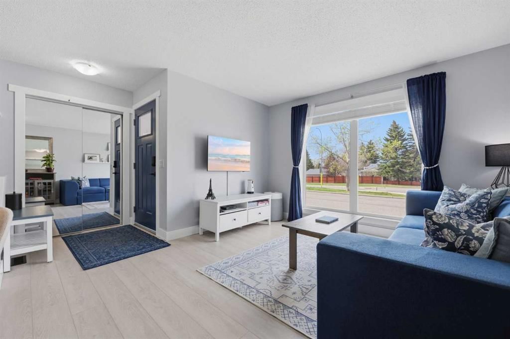 160 Silvergrove Hill NW, Calgary — photo 3 of 38