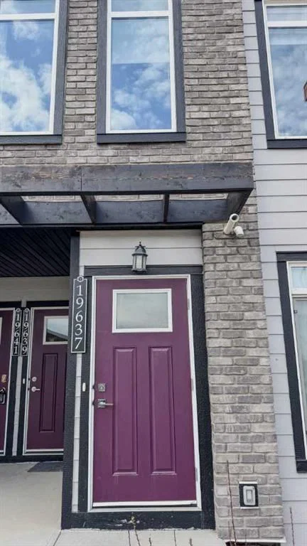 19637 48 Street SE, Calgary — photo 2 of 35