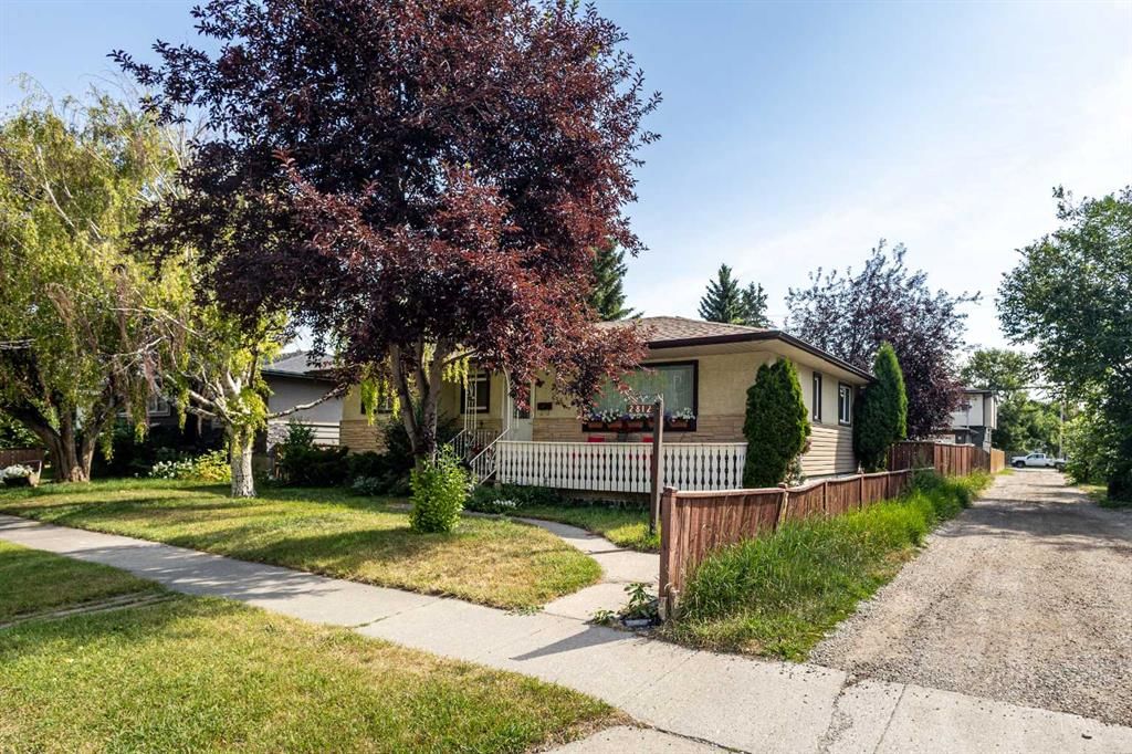 2812 24 Street NW, Calgary — photo 3 of 27