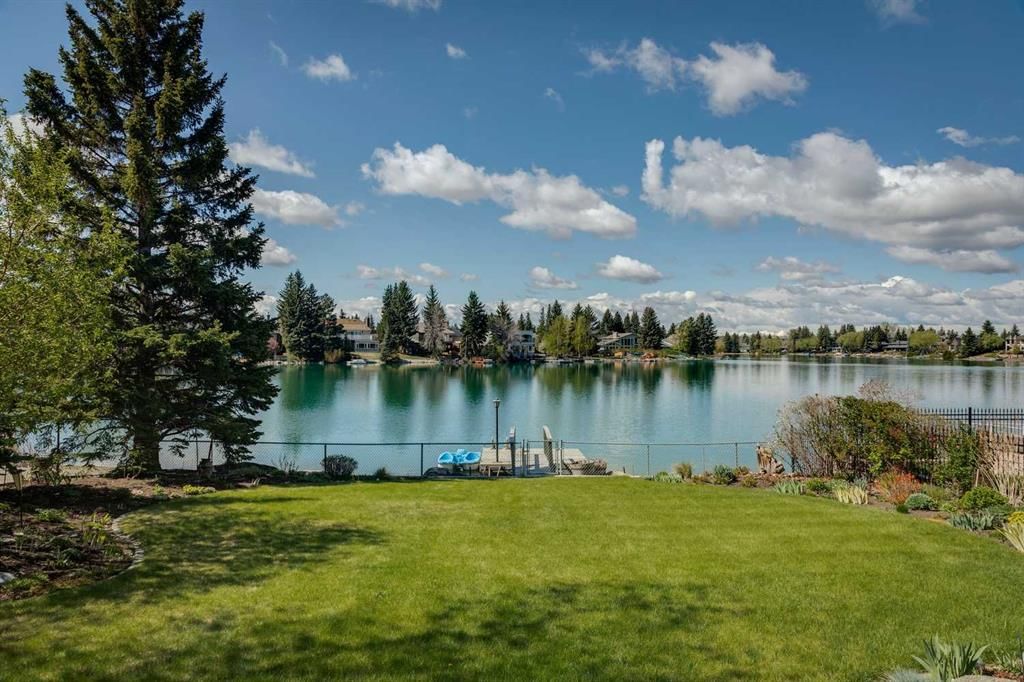 947 Lake Placid Drive SE, Calgary — photo 2 of 41