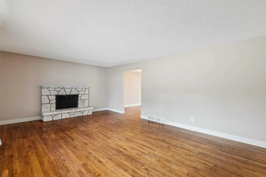 1207 Baldwin Crescent SW, Calgary — photo 4 of 29