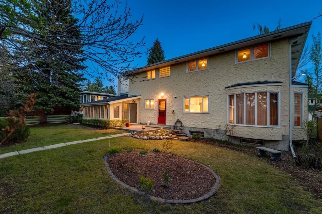 40 Varston Place NW, Calgary — photo 2 of 35