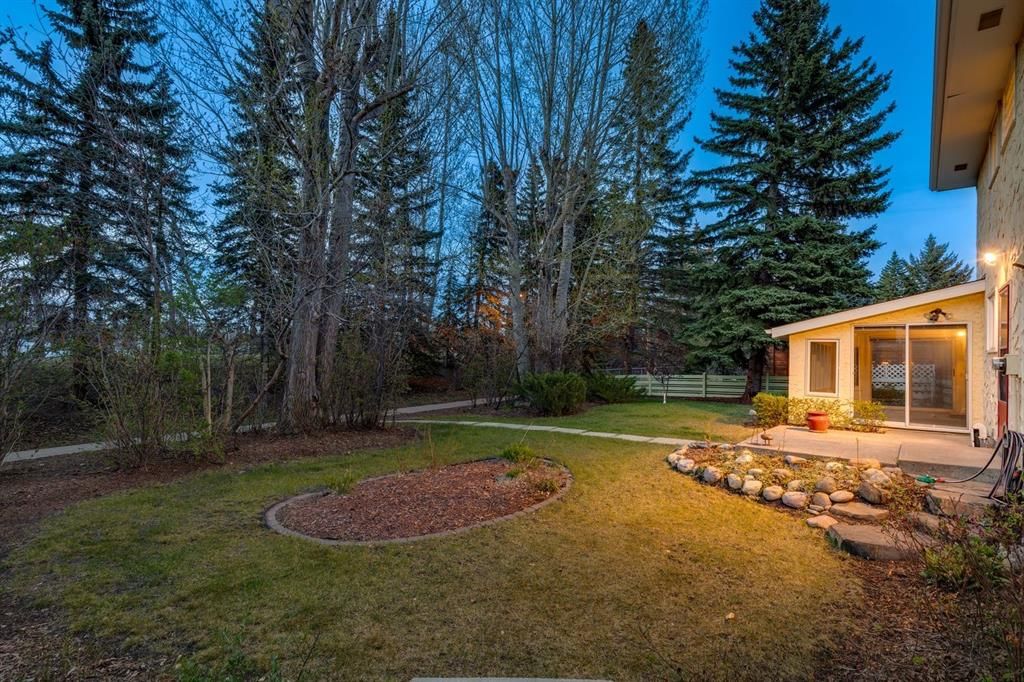 40 Varston Place NW, Calgary — photo 4 of 35