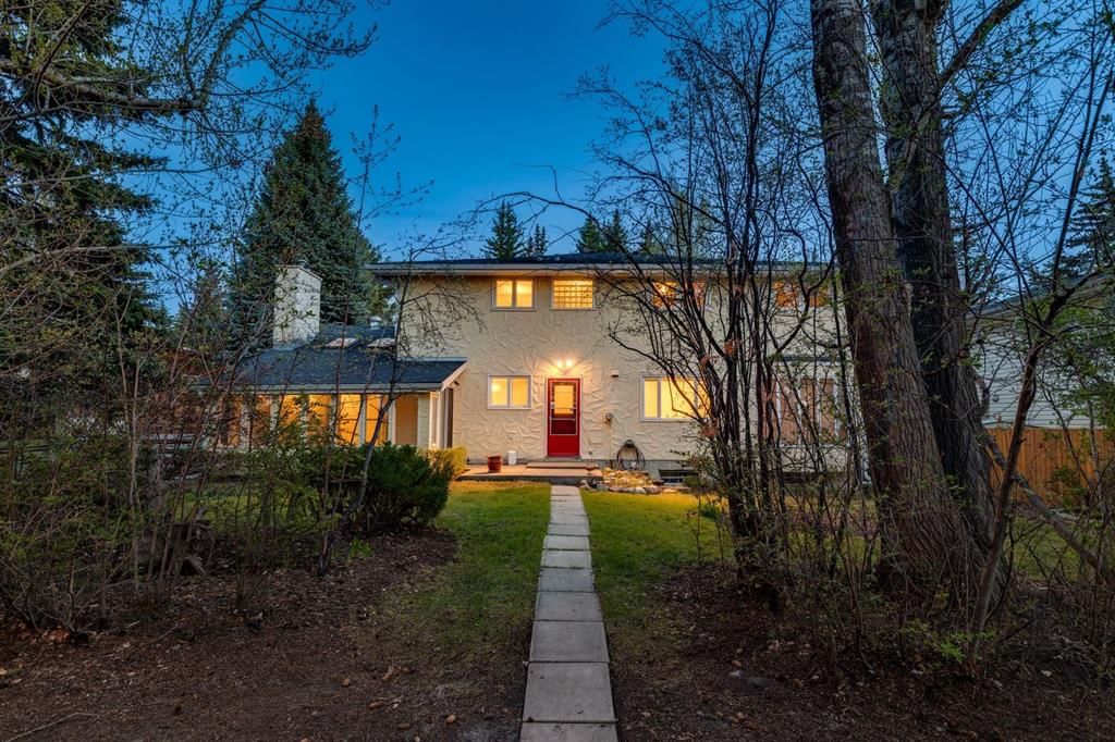 40 Varston Place NW, Calgary — photo 5 of 35