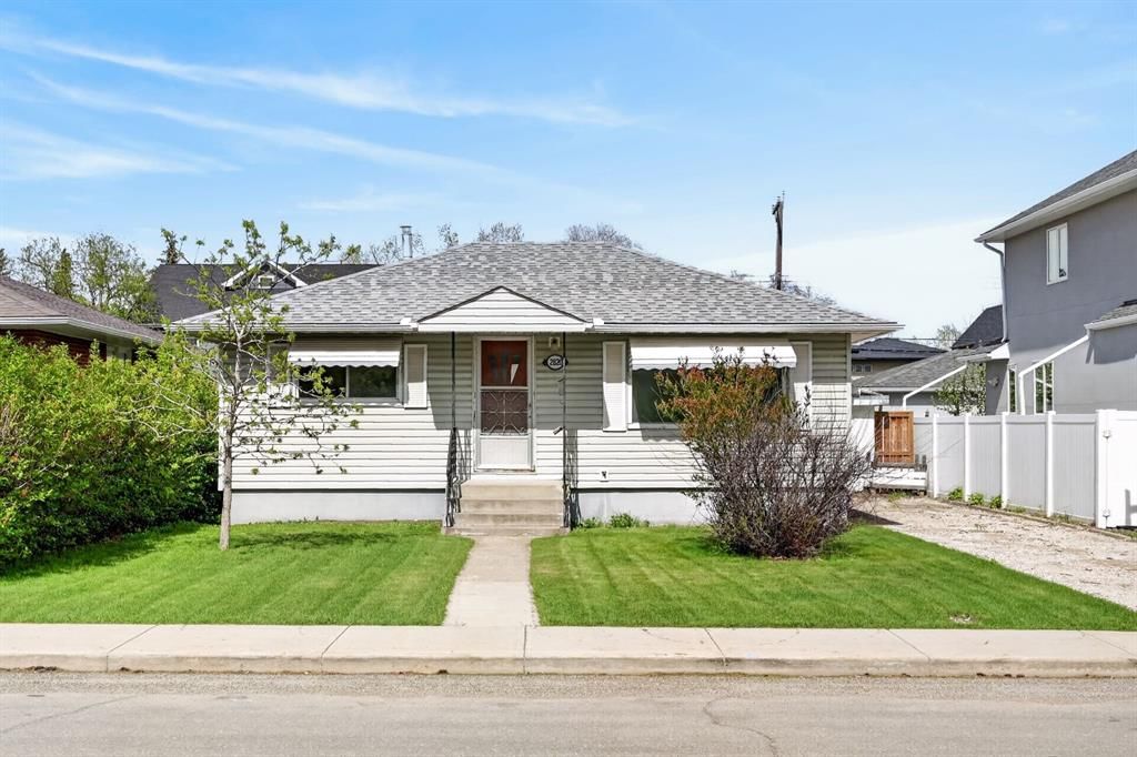 2820 Cochrane Road NW, Calgary — main listing photo