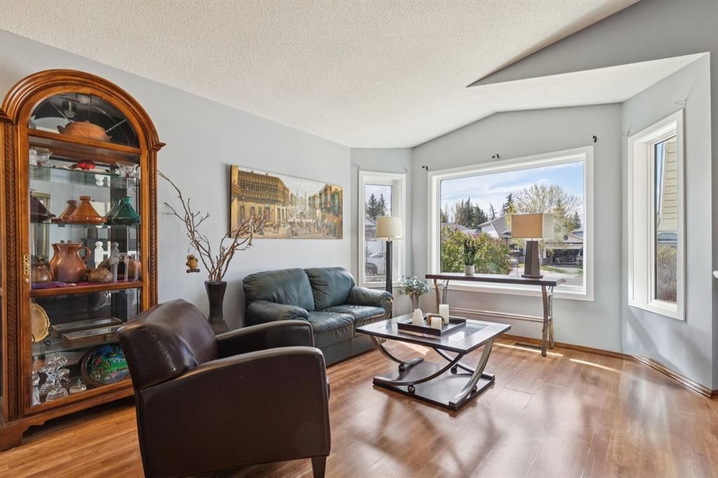 34 Shawfield Place SW, Calgary — photo 4 of 33