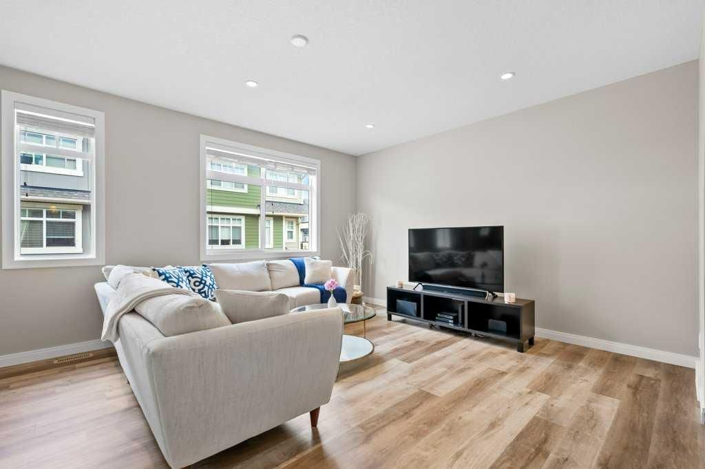 205 Wentworth Row SW, Calgary — photo 4 of 49