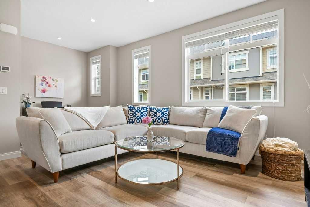 205 Wentworth Row SW, Calgary — photo 5 of 49