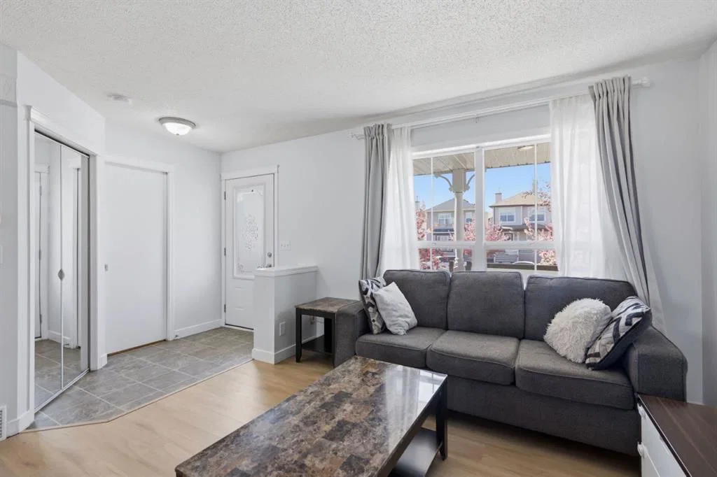 80 Prestwick Bay SE, Calgary — photo 4 of 37