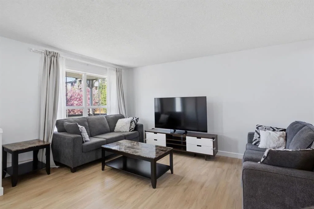 80 Prestwick Bay SE, Calgary — photo 5 of 37