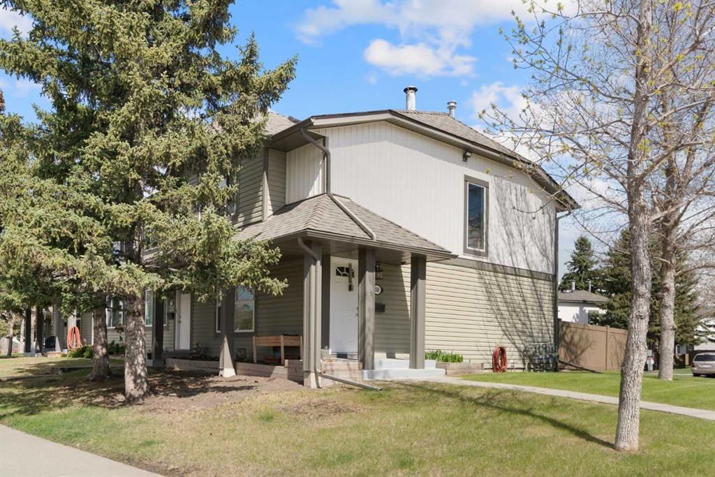 530 Woodbine Boulevard SW, Calgary — main listing photo