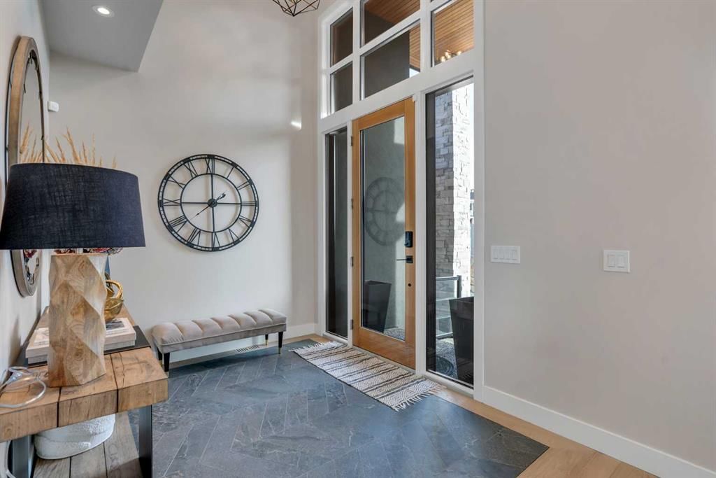 100 Elkton Close SW, Calgary — photo 4 of 50