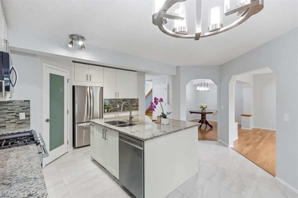 128 Valley Brook Circle NW, Calgary — photo 2 of 50
