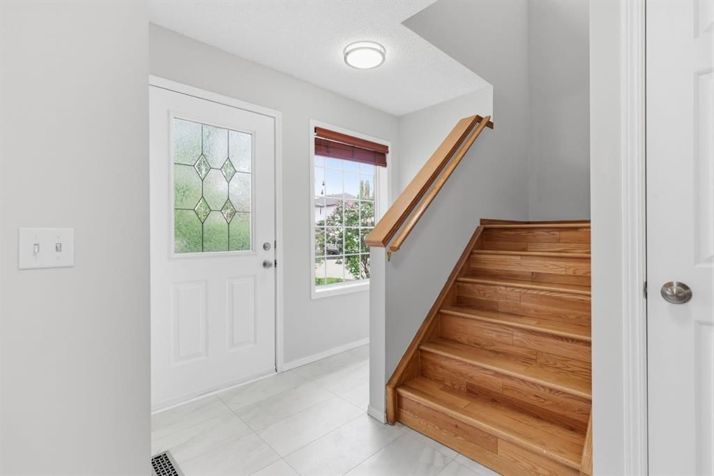 128 Valley Brook Circle NW, Calgary — photo 3 of 50