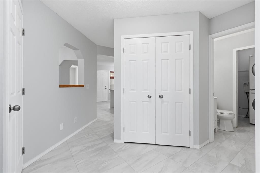 128 Valley Brook Circle NW, Calgary — photo 4 of 50
