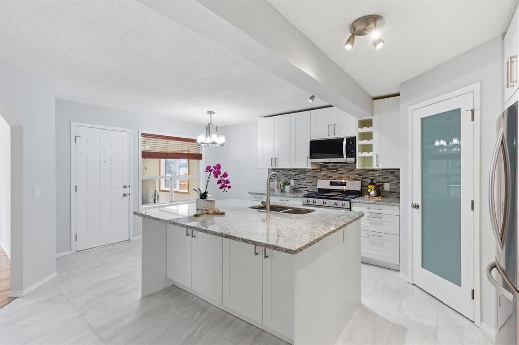 128 Valley Brook Circle NW, Calgary — photo 5 of 50