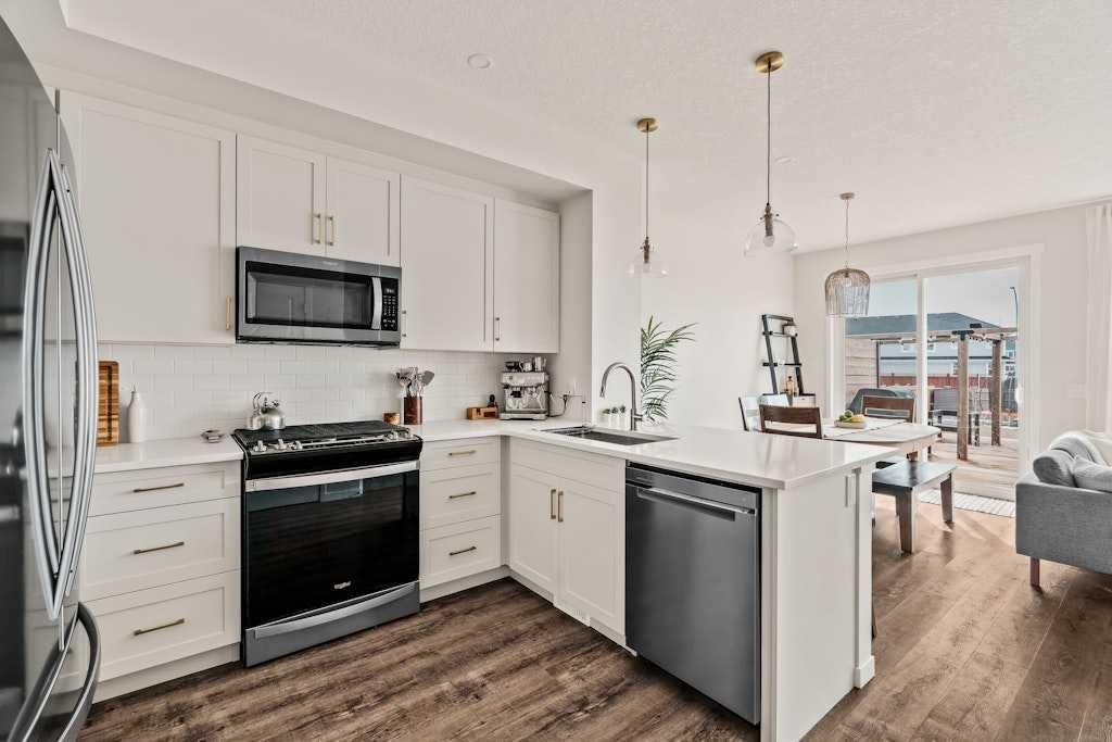 77 Magnolia Heath SE, Calgary — photo 4 of 42