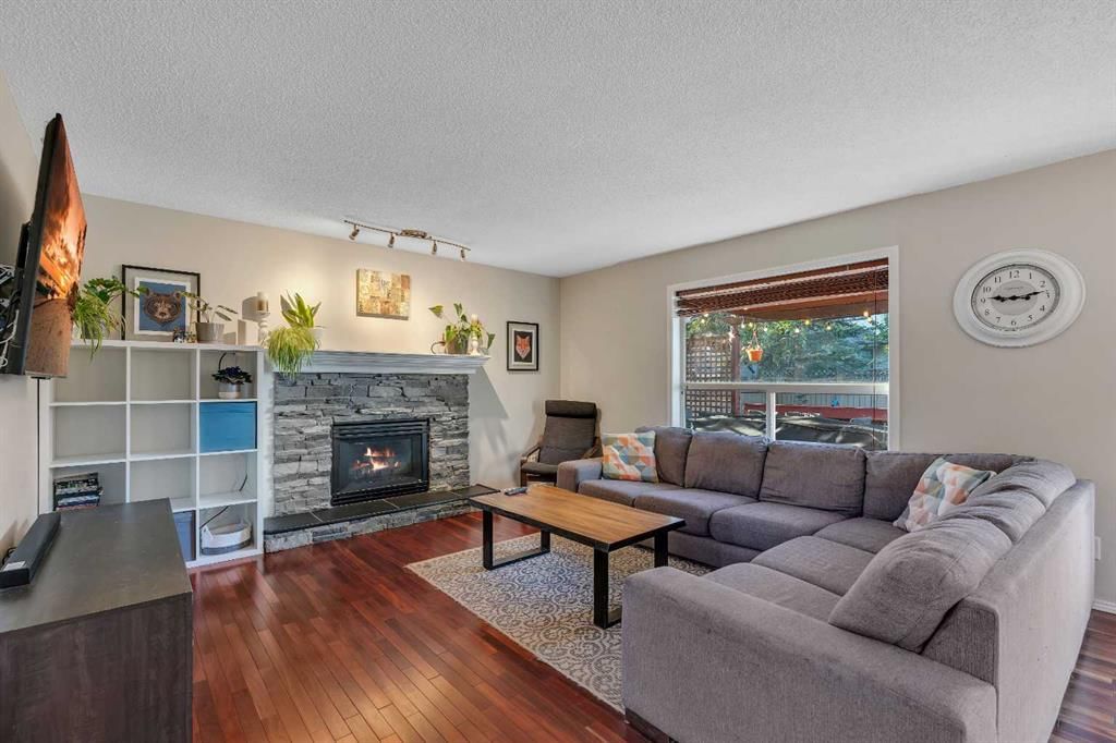 2828 Douglasdale Boulevard SE, Calgary — photo 4 of 40