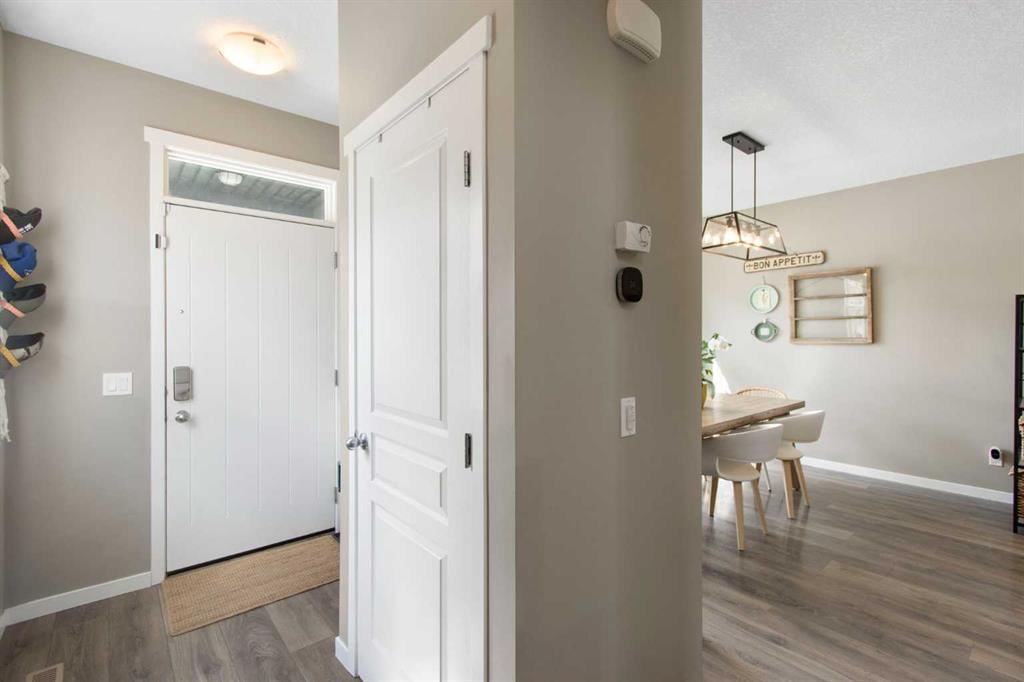 7 Masters Square SE, Calgary — photo 2 of 49