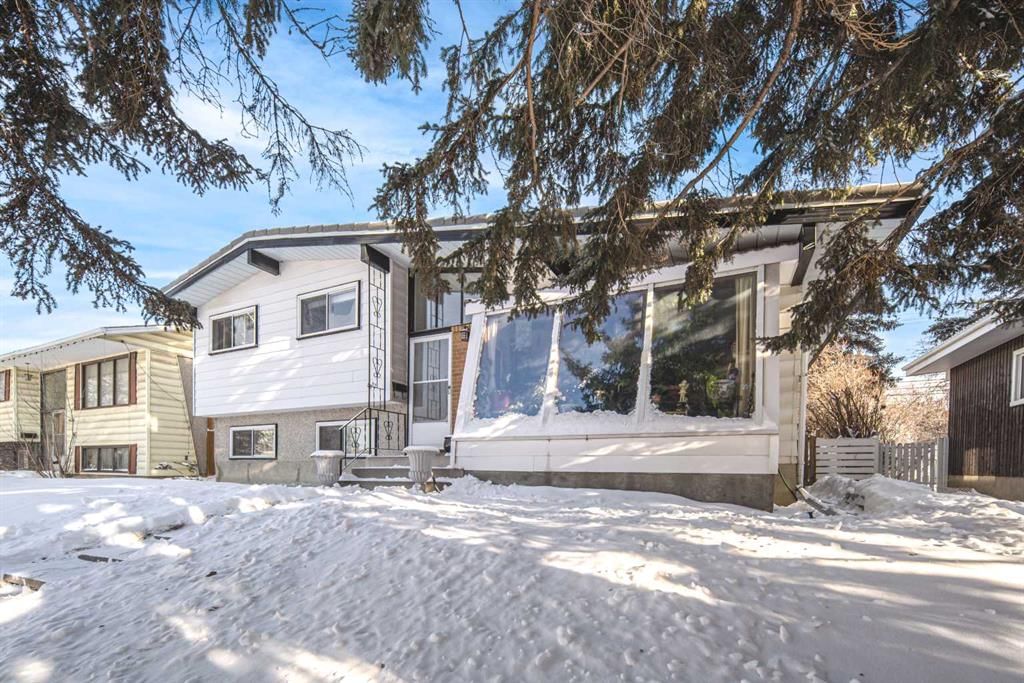 4012 Varsity Drive NW, Calgary — main listing photo