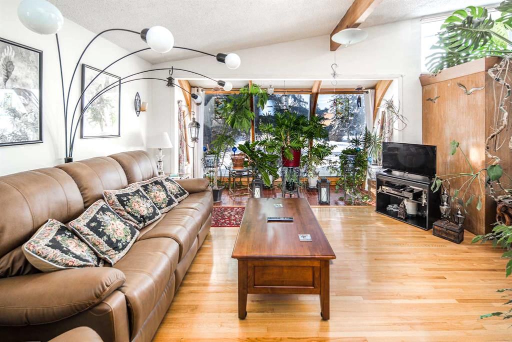 4012 Varsity Drive NW, Calgary — photo 4 of 32