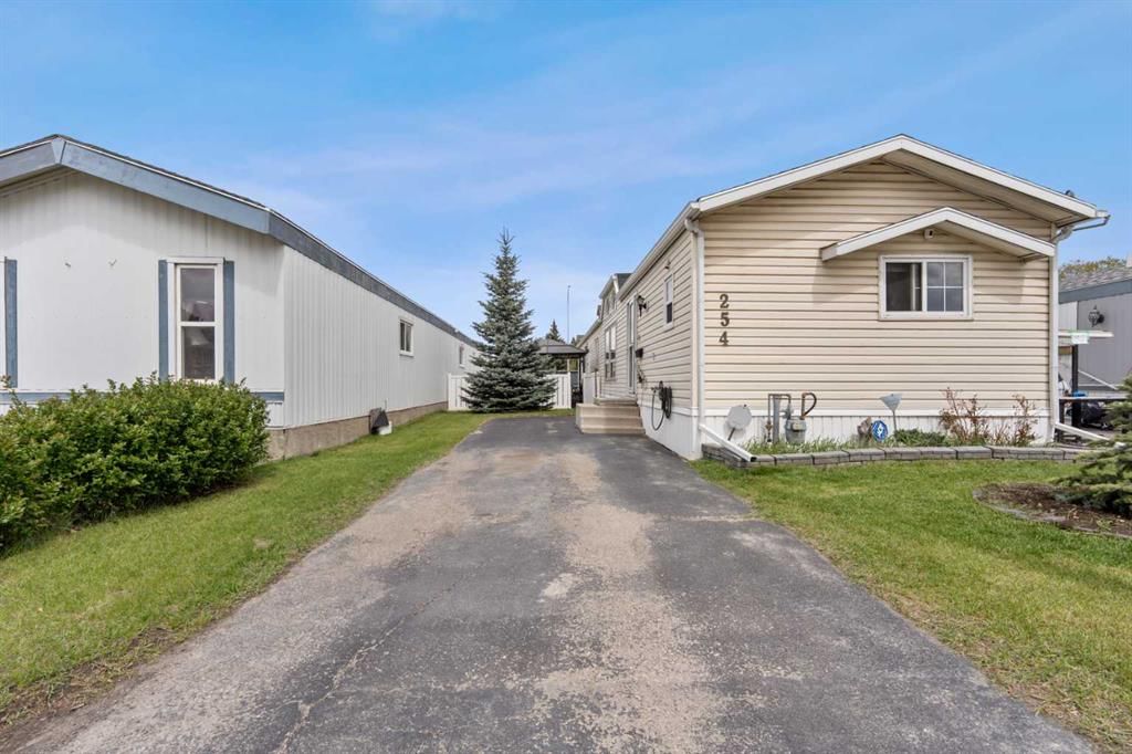 254 Erin Woods Circle SE, Calgary — main listing photo