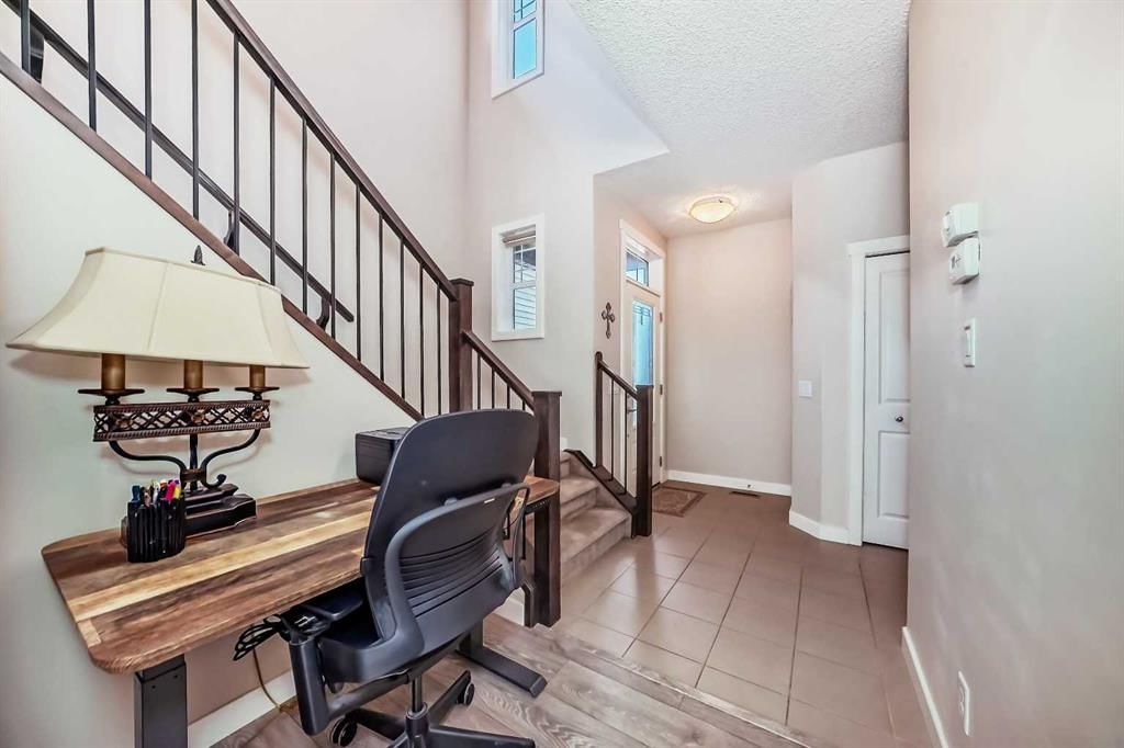 39 Sage Bluff Mews NW, Calgary — photo 5 of 44