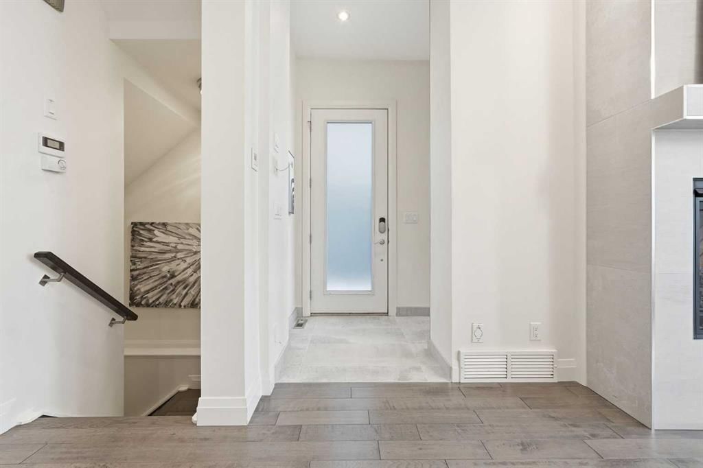 2109 20 Avenue SW, Calgary — photo 3 of 50